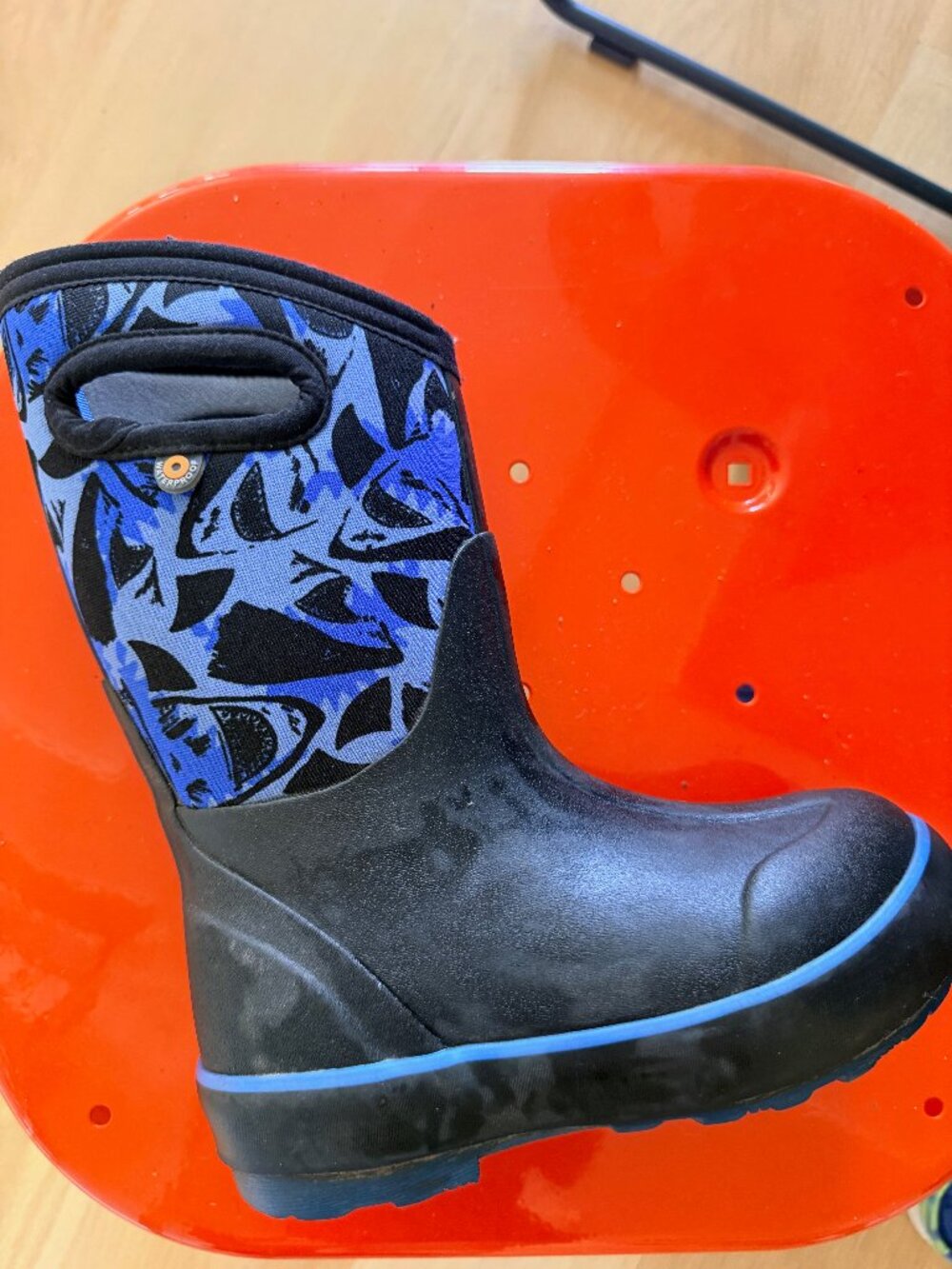 BOGS Kids Unisex Classic II - Sharks size 11